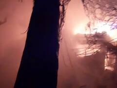 Sarojni Market News: दिल्ली के सरोजनी मार्केट में लगी भीषण आग, करोड़ों के नुकसान की आशंका, तस्वीरों में देखें हालात