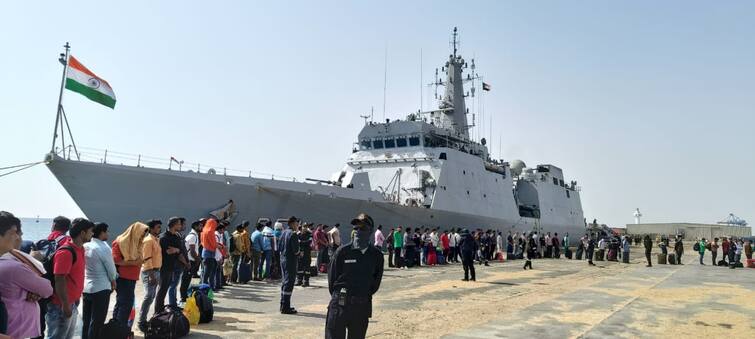 Operation Kaveri Evacuation Mission Sudan Crisis First Batch of Indians Leaves Sudan INS Sumedha Operation Kaveri: સુદાનમાં ફંસાયેલા ભારતીયોનો પ્રથમ જથ્થો આવી રહ્યો છે ભારત, જાણો પહેલુ જહાજ કેટલા લોકોને લઇને આવશે ?