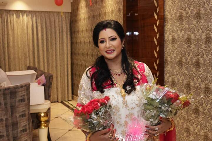 সম্প্রতি এবিপি আনন্দ-র মুখোমুখি হয়েছিলেন বৈশাখী বন্দ্যোপাধ্যায়। বলেন, সোশ্যাল মিডিয়ার ট্রোলিংকে মোটেই পাত্তা দেন না বৈশাখী বন্দ্যোপাধ্যায়। তাই তো এই গরমেও থাকেন একেবারে 'ফাটাফাটি'। তাঁর কথায়, 'আমি বিশ্বাস করি যদি ভিতর থেকে কেউ খুশি থাকে তাহলে তাকে বাইরে থেকেও সুন্দর লাগে।'