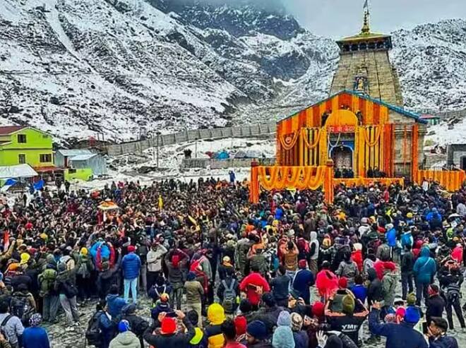 Kedarnath Dham: ਕੇਦਾਰਨਾਥ ਧਾਮ ਵਿੱਚ ਅਜੇ ਵੀ ਬਰਫ਼ਬਾਰੀ ਹੋ ਰਹੀ ਹੈ। ਇਸ ਕਾਰਨ ਇੱਥੇ ਮੁਸ਼ਕਲਾਂ ਵੱਧ ਰਹੀਆਂ ਹਨ। ਫਿਲਹਾਲ ਮੀਂਹ ਅਤੇ ਬਰਫਬਾਰੀ ਕਾਰਨ ਕੇਦਾਰਨਾਥ ਯਾਤਰਾ ਲਈ ਰਜਿਸਟ੍ਰੇਸ਼ਨ ਬੰਦ ਹੈ।