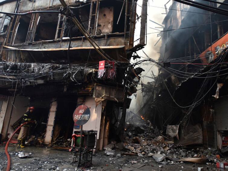 4 Garment Shops Gutted In Fire At Delhi Sarojini Nagar Babu Market No Casualty Reported Fire Tenders Brought Inferno Under Control 4 Garment Shops Gutted In Fire At Delhi's Sarojini Nagar Babu Market, No Casualty Reported