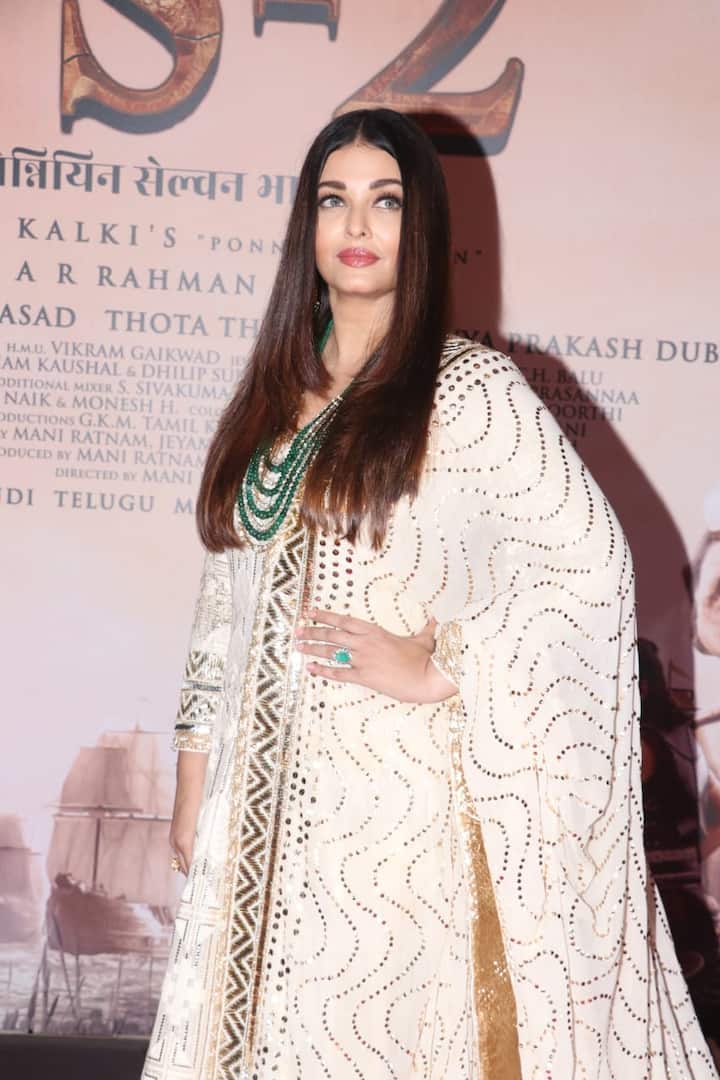 The first part of the film dramatises the early life of Chola prince Arunmozhi Varman, who would become the renowned emperor Rajaraja I.