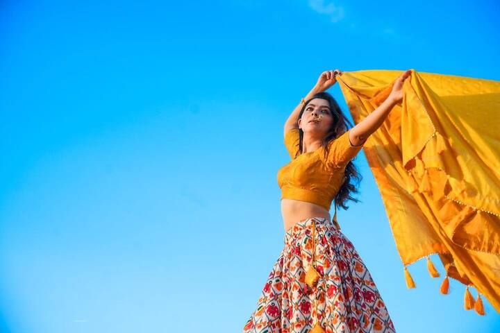 सोनालीच्या या लूकला नेटकऱ्यांची पसंती मिळाली आहे.