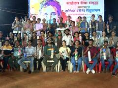 Sachin Tendulkar Birthday : पन्नास बॅट्सवर सचिनचे पोट्रेट रेखाटून कलाकार चाहत्यांकडून वाढदिवसाच्या अनोख्या शुभेच्छा