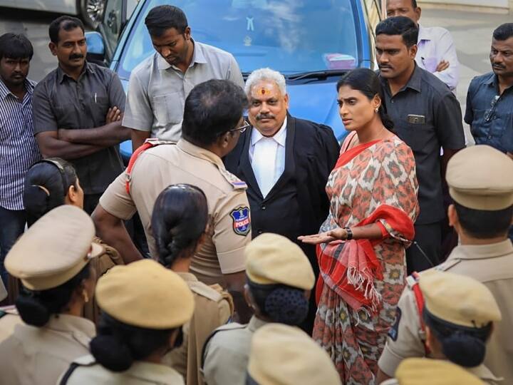Telangana YS Sharmila Slaps police Sent To judicial custody for 14 days Watch: वाईएस शर्मिला ने पुलिसवाले को जड़ा थप्पड़, अब सलाखों के पीछे गुजरेंगे 14 दिन