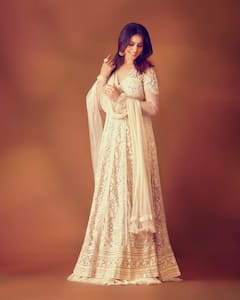 Genelia Deshmukh: जिनिलियाचा  क्लासी लूक; फोटोवर खिळल्या चाहत्यांच्या नजरा