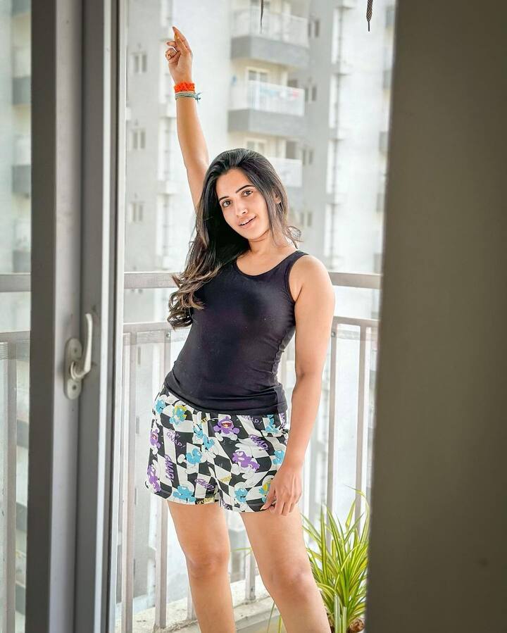స్రవంతి చొక్కారపు అందమైన ఫోటోలు