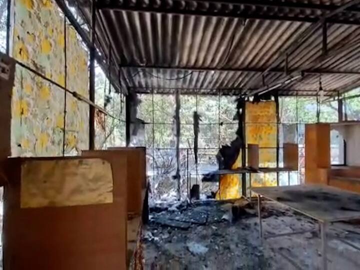 या अभ्यासिकेत परिसरातील स्पर्धा परीक्षेची तयारी करणारे विद्यार्थी येऊन अभ्यास करायचे. या अभ्यासिकेला रविवारी संध्याकाळच्या सुमारास आग लागली.