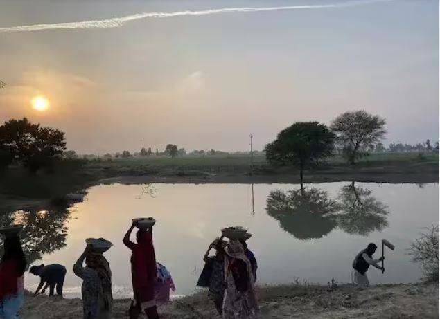 ਇਸ ਤੋਂ ਇਲਾਵਾ ਕਰਮਚਾਰੀ ਇਸ ਪੋਰਟਲ ਰਾਹੀਂ ਅਟਲ ਪੈਨਸ਼ਨ ਯੋਜਨਾ, ਪ੍ਰਧਾਨ ਮੰਤਰੀ ਸ਼੍ਰਮ ਯੋਗੀ ਮਾਨਧਨ ਯੋਜਨਾ ਦਾ ਲਾਭ ਵੀ ਪ੍ਰਾਪਤ ਕਰਦਾ ਹੈ।