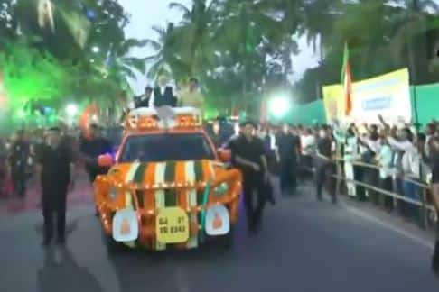 PM Modi Daman Visit LIVE Updates Narendra Modi Roadshow Silvassa Medical College Inauguration Latest news PM Modi Daman Visit LIVE: દમણમાં PM મોદીના મેગા રોડ શોનો પ્રારંભ, સ્વાગત માટે લોકો ઉમટી પડ્યા