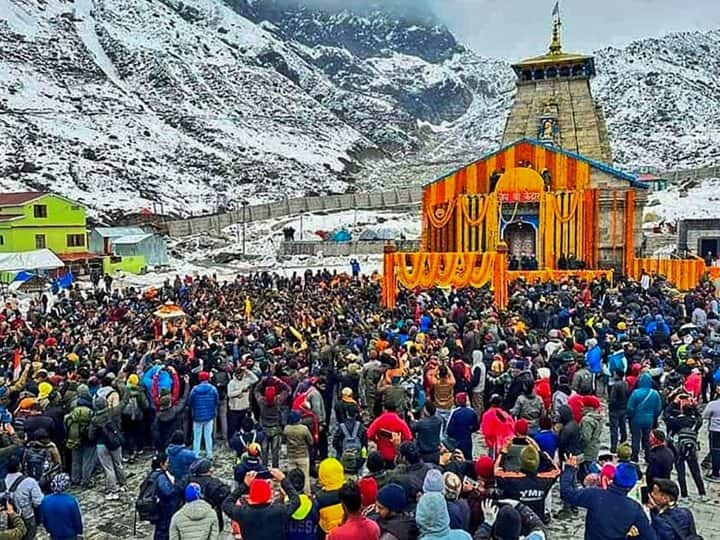 Kedarnath Yatra 2023 Kedarnath Dham Pictures Latest 2023 Kedarnath Photos doors open for pilgrims | Kedarnath Yatra 2023: केदारनाथ धाम के कपाट खुले, बर्फ से ढका पूरा इलाका, पहले दिन ही उमड़े ...