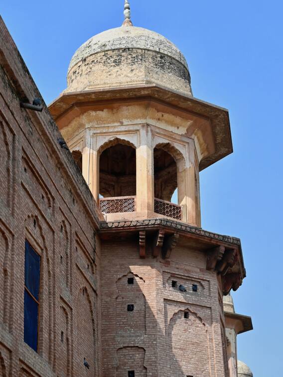 गर्मी में इन जगहों पर घूमने का भूलकर भी न बनाएं प्लान