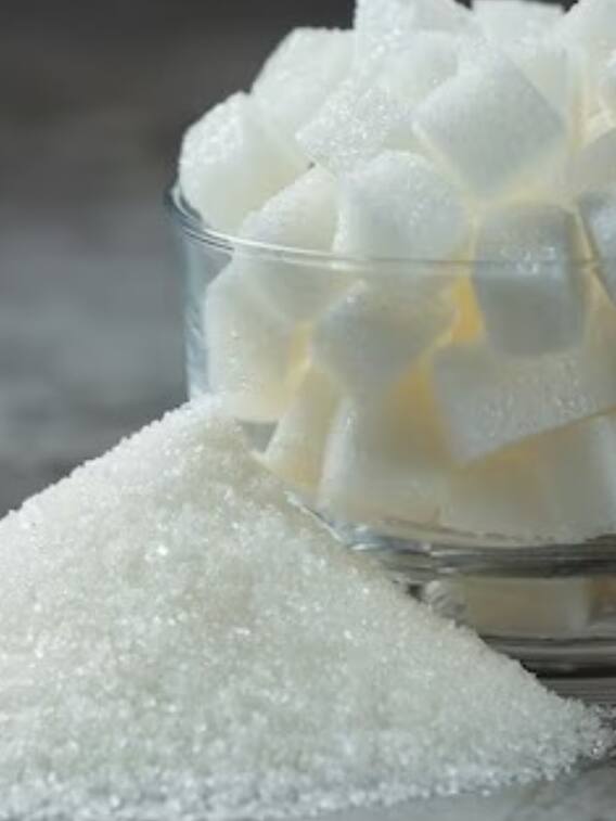 सफेद जहर कहलाती है चीनी, बेहिसाब खाने से पहले जान लें नुकसान