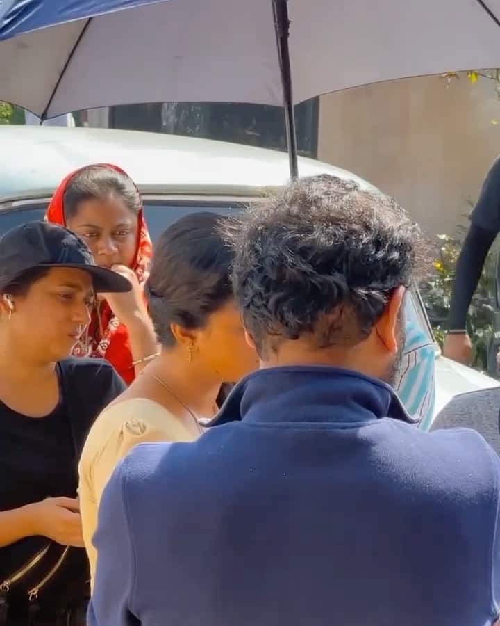 வித்தியாசமான கதைக்களத்துடன் படத்தின் கதை எழுதப்பட்டிருந்ததால், ரசிகர்களுக்கு இப்படத்தினை பிடித்துவிட்டது.