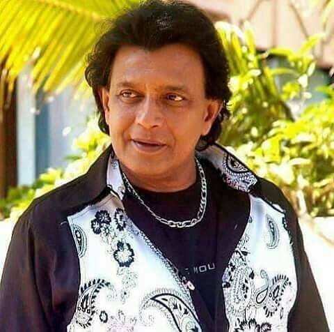 मिथुन पेड़ पोधों के भी खासा शौकिन हैं. उन्होंने अपने घर में ही सभी तरह की सब्जियों और फलों के पेड़ पौधे लगाए हुए हैं.