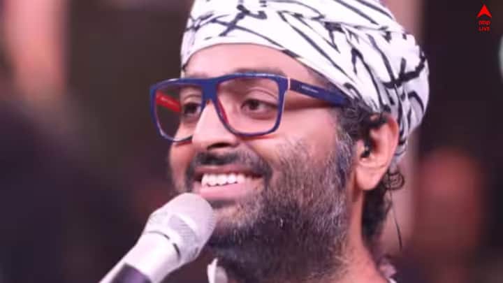 এদিকে দর্শক ভোটের জেরে যে মানুষটা ষষ্ঠতম স্থান থেকে বাদ পড়েছিলেন, সংখ্যা দৌড়ে বিশ্বাস না রাখা সেই অরিজিৎ আজ গোটা বিশ্বের হৃদপিন্ড।   