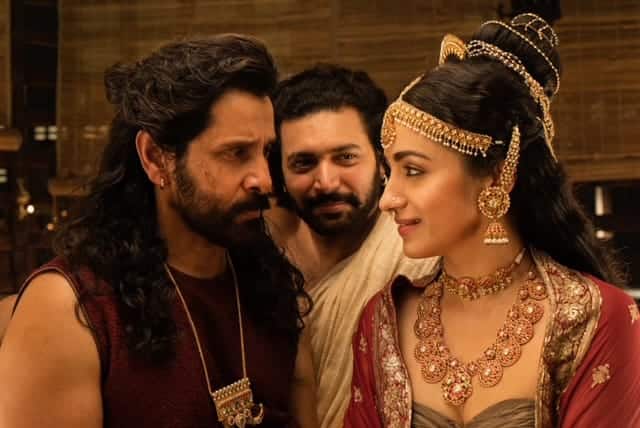 பட பட புலிக்கொடி வானம் ஏறட்டும் புவிநிலம் புவிநிலம் சோழம் ஆகட்டும்!