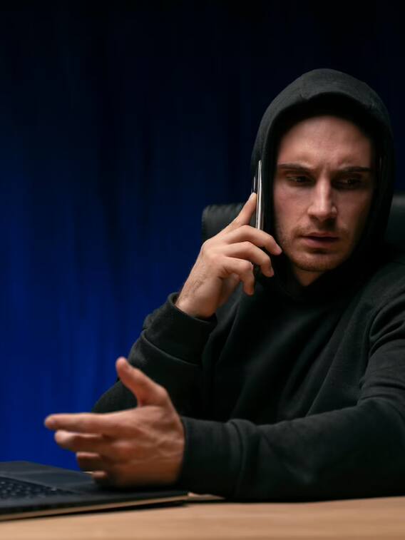 बैंक का अधिकारी बोल रहा हूँ... इस कॉल पर आप ऐसे रिएक्ट करें