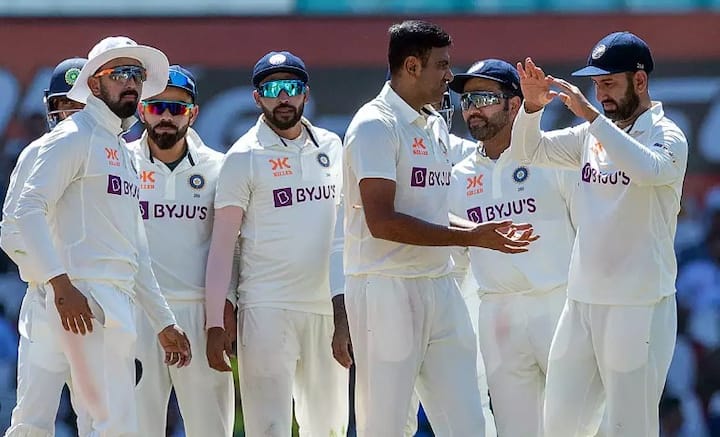 रोहित शर्माच्या (Rohit Sharma) नेतृत्त्वात भारताचा 15 जणांचा संघ जाहीर करण्यात आला आहे.