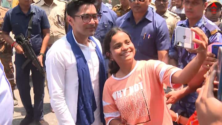 অবধারিত ভাবে তুলনা হচ্ছে কংগ্রেস নেতা রাহুল গান্ধীর 'ভারত জোড়ো যাত্রা'র  সঙ্গে। যদিও অভিষেকের দাবি, তাঁর এই যাত্রা মোটেও 'ভারত জোড়ো যাত্রা' নয়।
