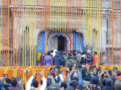 Kedarnath Yatra 2023: केदारनाथ धाम के कपाट खुले, बर्फ से ढका पूरा इलाका, पहले दिन ही उमड़े हजारों भक्त| 10 Photos