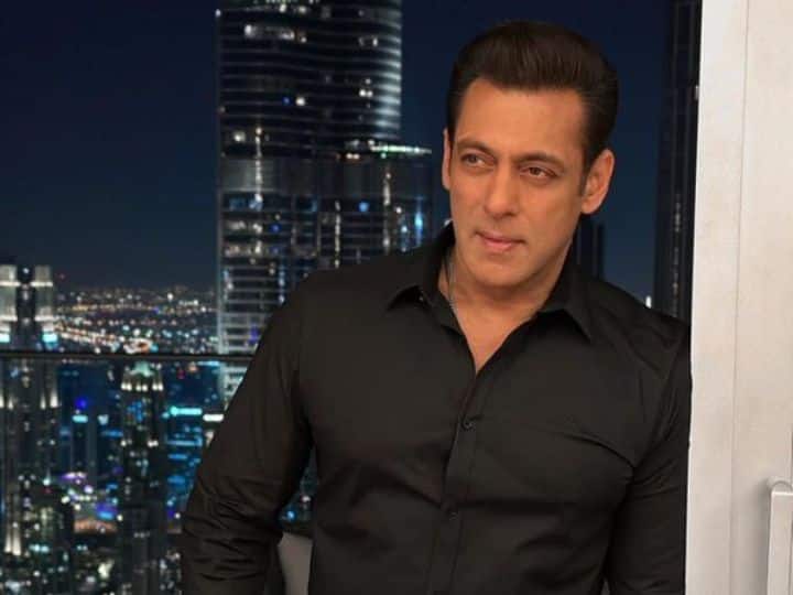 Salman Khan react when a lady ask him for marriage in dubai watch video here दुबई इवेंट में फैन ने Salman Khan से कहा, 'मुझे शादी करनी है', भाईजान का रिएक्शन हुआ वायरल