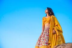 Sonalee Kulkarni:  सोनालीच्या  दिलखेच अदा; लूकनं वेधलं लक्ष