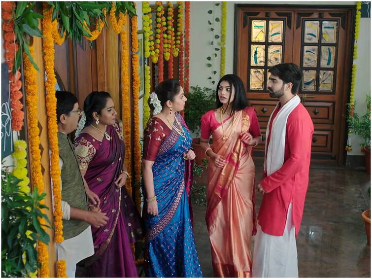 Gruhalakshmi Serial April 25th Episode 928 Written Update Today Episode Gruhalakshmi April 25th: దివ్యకి చుక్కలు చూపిస్తున్న రాజ్యలక్ష్మి- తులసి వాళ్ళని అవమానించి పంపించమన్న లాస్య