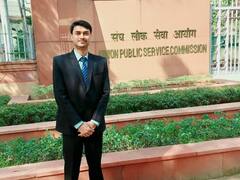 नक्सलियों के गढ़ से निकला युवक रक्षा मंत्रालय में संभालेगा ये पद, पहले प्रयास में UPSC क्लीयर