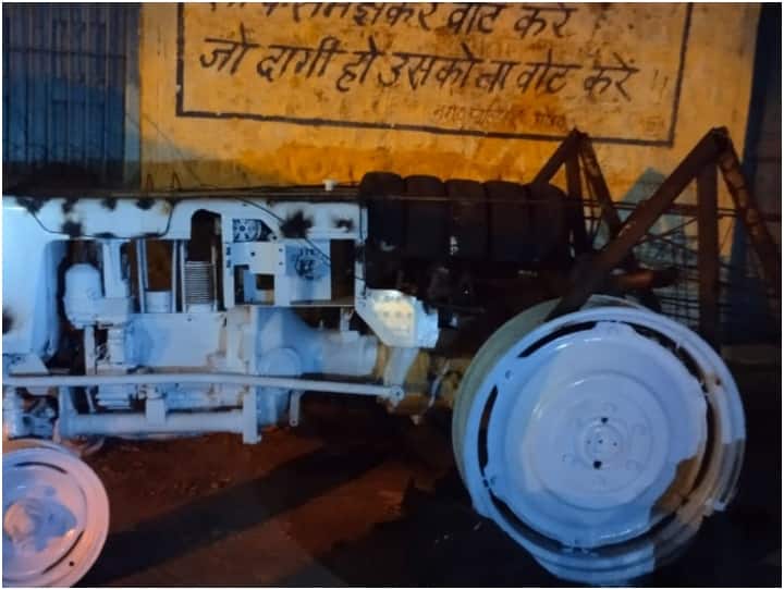 भारत सरकार द्वारा स्वच्छता के आधार पर नगर निकायों की रैंकिंग की जाती है. इसी को देखते हुए भिंड के गोहद नगर पालिका द्वारा इकट्ठा किए गए कबाड़ से आकर्षण मॉडल तैयार किए गए हैं. इसके लिए गूगल और यूट्यूब की मदद ली गई है.