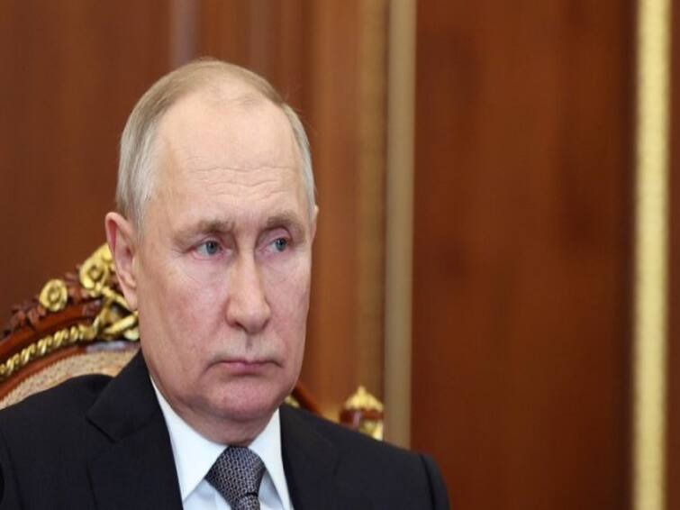 Russia Panicking Over Vladimir Putin Arrest Warrant know more details வெளிநாட்டுக்கு சென்றால் பிரச்னை.. நெருக்கடியில் புதின்.. உச்சக்கட்ட பதற்றத்தில் ரஷியா.. குமுறும் உயர்மட்ட அதிகாரிகள்..!