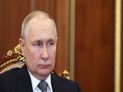 Russia Panicking Over Vladimir Putin Arrest Warrant know more details வெளிநாட்டுக்கு சென்றால் பிரச்னை.. நெருக்கடியில் புதின்.. உச்சக்கட்ட பதற்றத்தில் ரஷியா.. குமுறும் உயர்மட்ட அதிகாரிகள்..!