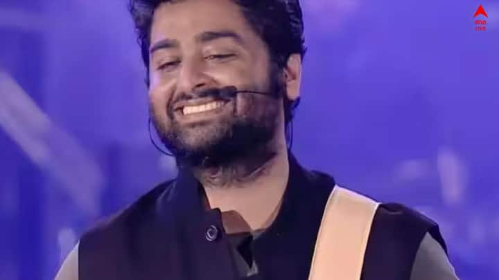 অনেকেই নতুন করে বাঁচার অর্থ খুঁজে পান, তার গান শুনে। এদিকে, যাকে নিয়ে এত হইচই, আলোর রোশনাই, আর তিনি যে কাজের বাইরে পুরোপুরি হারিয়ে যান প্রাণের শহর জিয়াগঞ্জে।