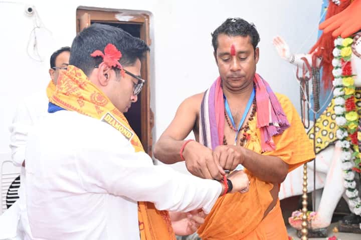 অভিষেক বললেন, দুর্নীতিমুক্ত ও রক্তপাতহীন নির্বাচন করতে হলে, সঠিক প্রার্থী নির্বাচিত করতে হবে।