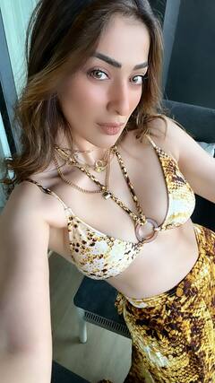 Raai Laxmi In Golden Bikini : గోల్డెన్ బికినీలో రాయ్ లక్ష్మి - గోవాలో హాట్ లేడీ