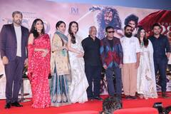 Ponniyin Selvan 2 के प्रमोशन में अनारकली सूट पहने अप्सरा सी खूबसूरत दिखीं ऐश्वर्या राय बच्चन, यहां देखिए बाकी स्टारकास्ट का लुक