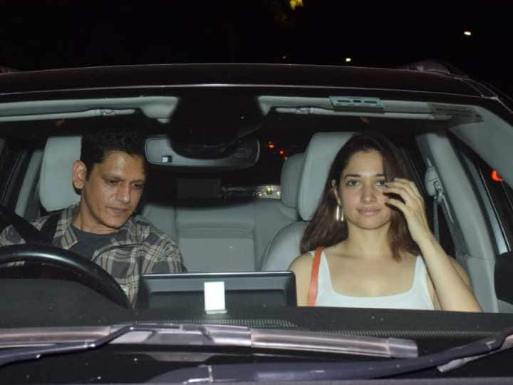 Tamannaah Bhatia Vijay Varma Dinner Date Photos: ग्लैमर वर्ल्ड के न्यू रूमर्ड कपल तमन्ना भाटिया और विजय वर्मा को हाल ही में डिनर डेट पर स्पॉट किया गया. देखें फोटोज.