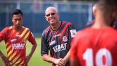 মরসুম শেষেই ইস্টবেঙ্গল কোচের পদ থেকে ছাঁটাই কনস্ট্যান্টাইন