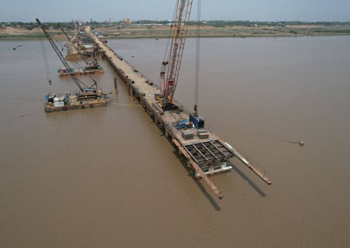 टीसीएफएस स्थान पर राजहंस और आसपास के समृद्ध मैंग्रोव में अन्य वन्यजीवों को परेशानी से बचाने के लिए, एमएएचएसआर कॉरिडोर इस क्षेत्र में एक अंडरसीट सुरंग से गुजरेगा.