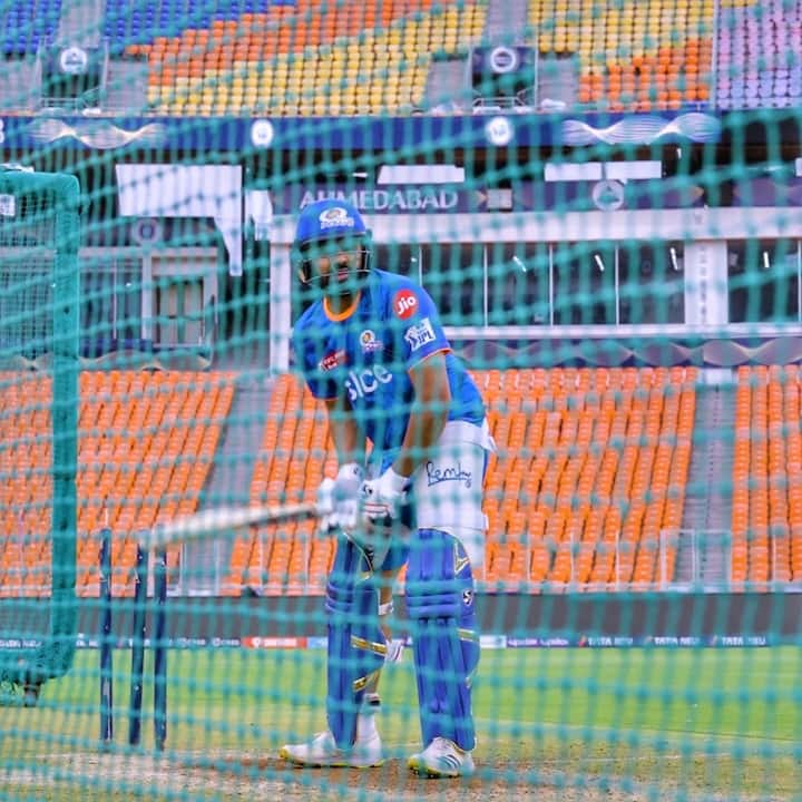 சரியான டெத் பவுலர்கள் இல்லாமல் மும்பை அணி திணறி வரும் நிலையில்  குஜராத் அணியில் ஷமி, ரஷித் கான் மற்றும் மோகித் ஷர்மா ஆகியோர் பந்துவீச்சில் சிறப்பாக உள்ளனர்.