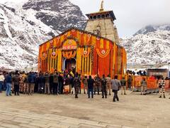 Kedarnath Yatra 2023: केदारनाथ धाम के कपाट खुले, बर्फ से ढका पूरा इलाका, पहले दिन ही उमड़े हजारों भक्त| 10 Photos