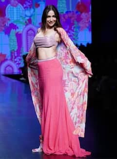 Malaika Fashion: રેમ્પ પર મલાઇકા અરોડાએ બતાવ્યો જલવો, હૉટનેસથી એક્ટ્રેસે લગાવ્યા ચાર ચાંદ