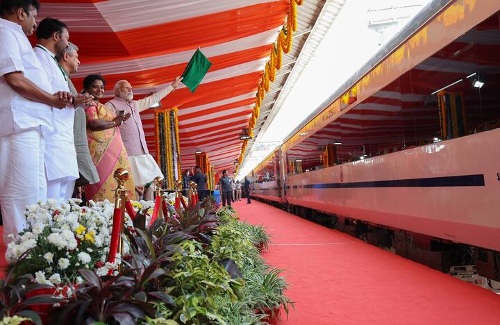 Vande Bharat Train : पंतप्रधान मोदी PM Modi आणखी एका राज्याला वंदे भारत ट्रेनची भेट देणार आहेत, पाहा ट्रेनचे संपूर्ण वेळापत्रक. केरळला मिळणारी ही पहिली वंदे भारत ट्रेन असणार आहे.