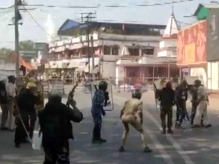 Kaliyaganj Protest: बंगाल के कालियागंज में पुलिस और प्रदर्शनकारियों में झड़प, भीड़ ने थाने में लगाई आग