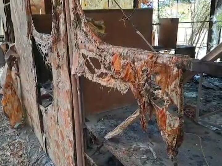 यावेळी स्थानिकांनी अग्निशमन दलाला संपर्क साधला, मात्र अग्निशमन दलाची गाडी उशिरा आली आणि तोपर्यंत संपूर्ण अभ्यासिका आगीत जळून खाक झाली.