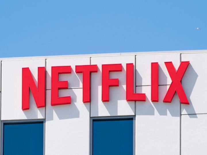 Netflix Planning to tighten the password sharing policy this summer and going to reduce expenses Netflix: नेटफ्लिक्स करेगी पासवर्ड शेयरिंग पॉलिसी को सख्त, खर्चों को लेकर भी आई ये बड़ी खबर