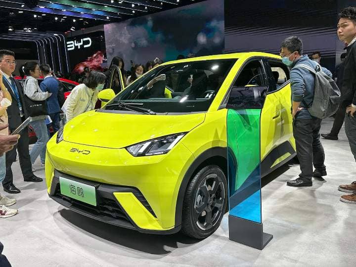 BYD Seagull: बीवाईडी ने पेश की नई इलेक्ट्रिक कार सीगल, 405 किलोमीटर की मिलेगी रेंज BYD started the pre sale of Seagull EV at 11400 dollar BYD Seagull: बीवाईडी ने पेश की नई इलेक्ट्रिक कार सीगल, 405 किलोमीटर की मिलेगी रेंज