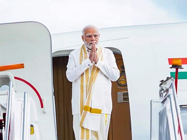 PM Modi Inaugurated Vande Bharat in Kerala Thiruvananthapuram water metro PM Modi Kerala Visit: केरल में वंदे भारत का उद्घाटन कर बोले पीएम मोदी, 'दुनिया भारत को मान रही विकास का स्पॉट'