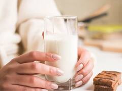 रात को सोने से पहले नहीं पीना चाहिए दूध! जानिए एक्सपर्ट ने ऐसा क्यों कहा?