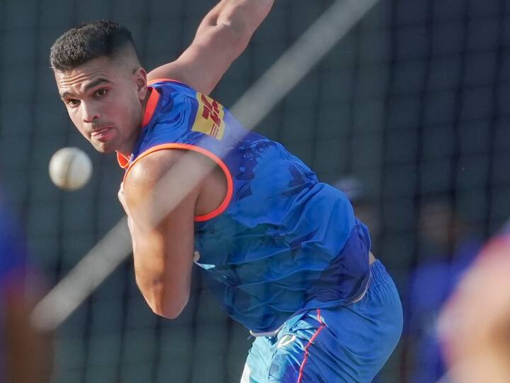 IPL 2023 MI vs GT Mumbai Indians Arjun Tendulkar will get place in playing XI in next match know here MI vs GT: क्या अर्जुन तेंदुलकर को बैक करेगी मुंबई इंडियंस? एक ओवर में 31 रन लुटाने के बाद टीम में मिलेगी जगह, जानिए